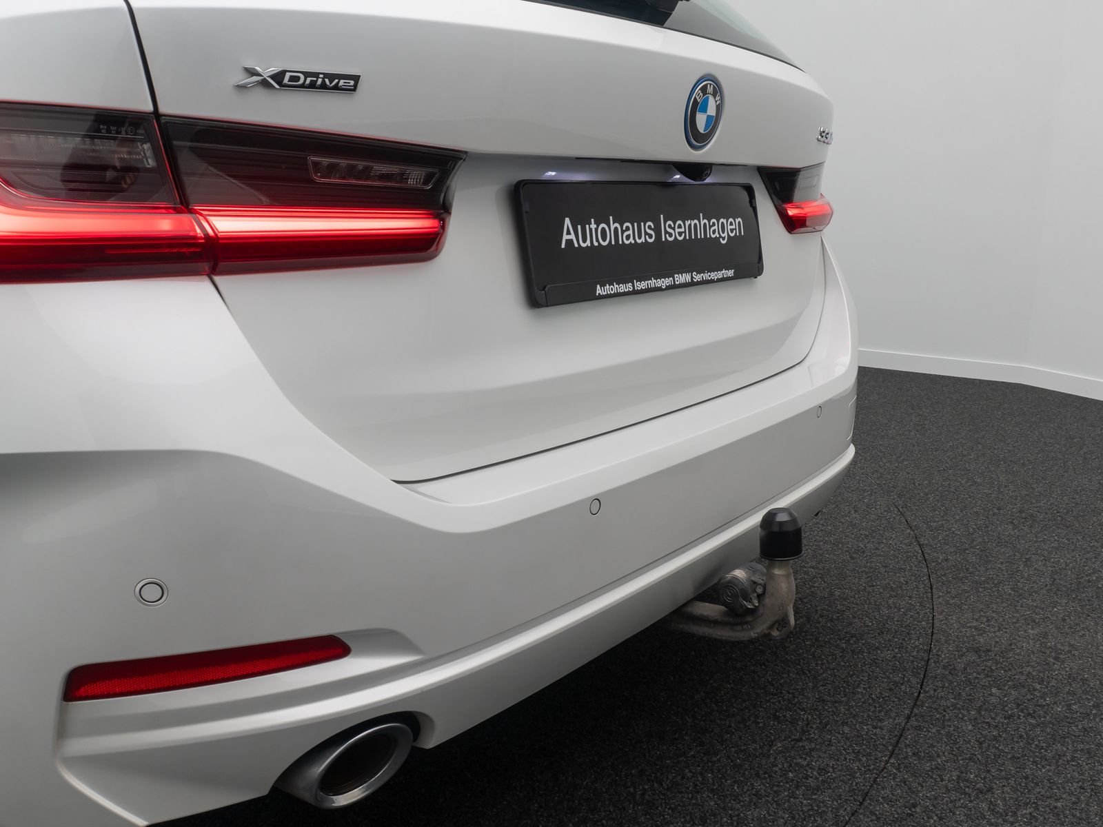 Fahrzeugabbildung BMW 330e xD Panorama HUD H/K AHK Alarm Sport Leder