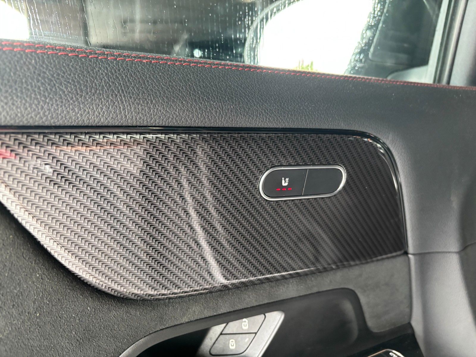 Fahrzeugabbildung Mercedes-Benz GLA 220d //AMG LINE//CARBON/KAMERA/MBUX/AHK/SHZ
