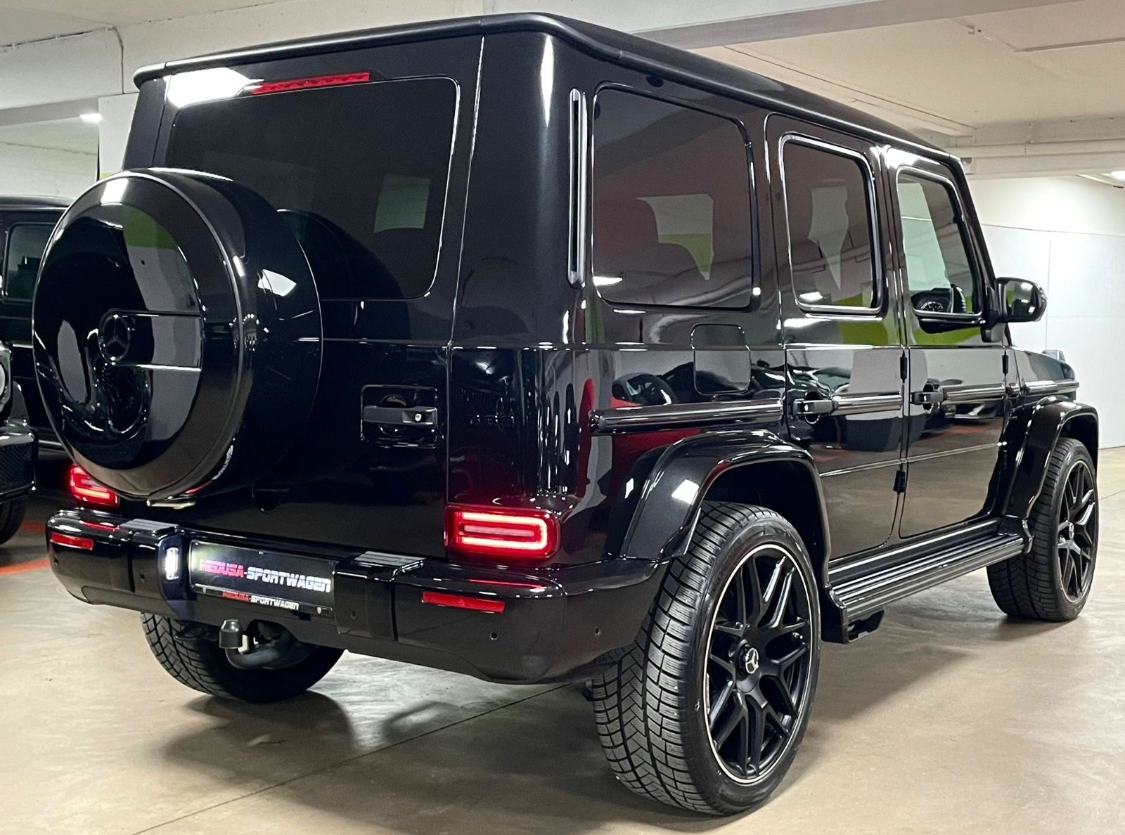 Fahrzeugabbildung Mercedes-Benz G 63 AMG RED INT CARBON NIGHTPACKII MASSAGE FULL