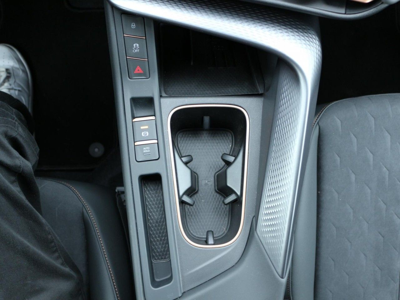 Fahrzeugabbildung CUPRA Terramar VZ 1.5 e-Hybrid DSG