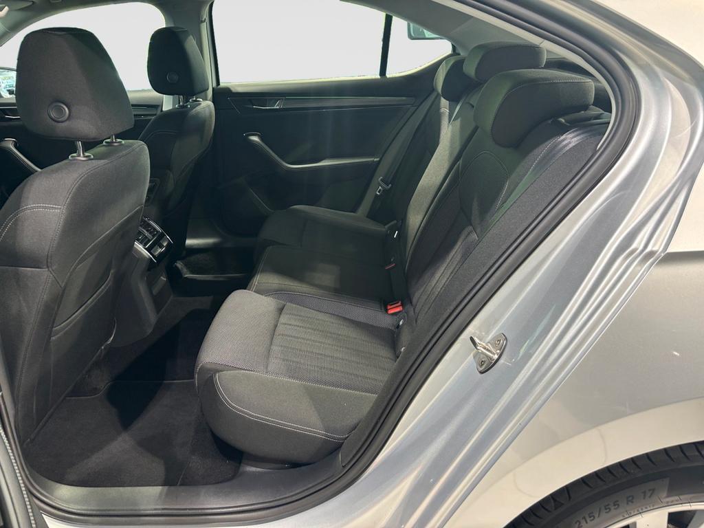 Skoda Superb 2022 г. Серебристый, пробег 45100 км
