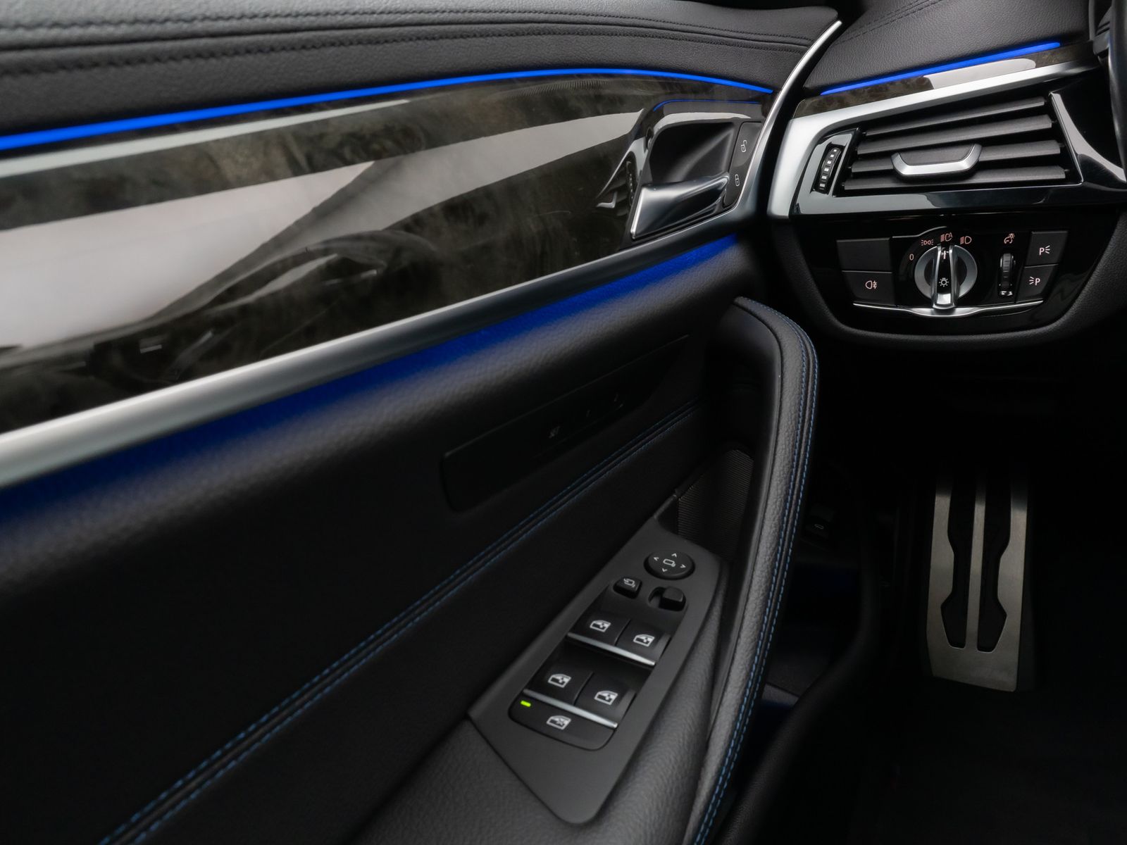 Fahrzeugabbildung BMW 520d xD M Sport FondEnt DAB Kamera Laser H/K 19"