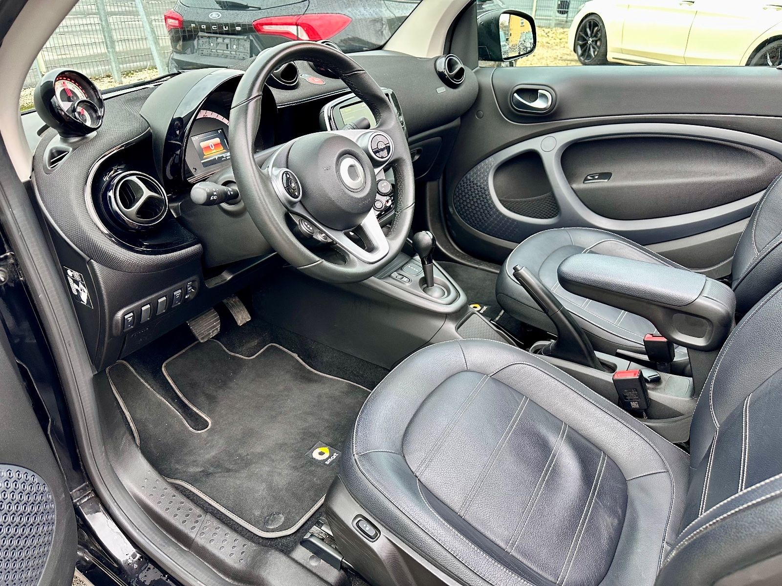 Fahrzeugabbildung Smart ForTwo Prime Cabrio EQ /Voll-Leder/PDC/CarPlay