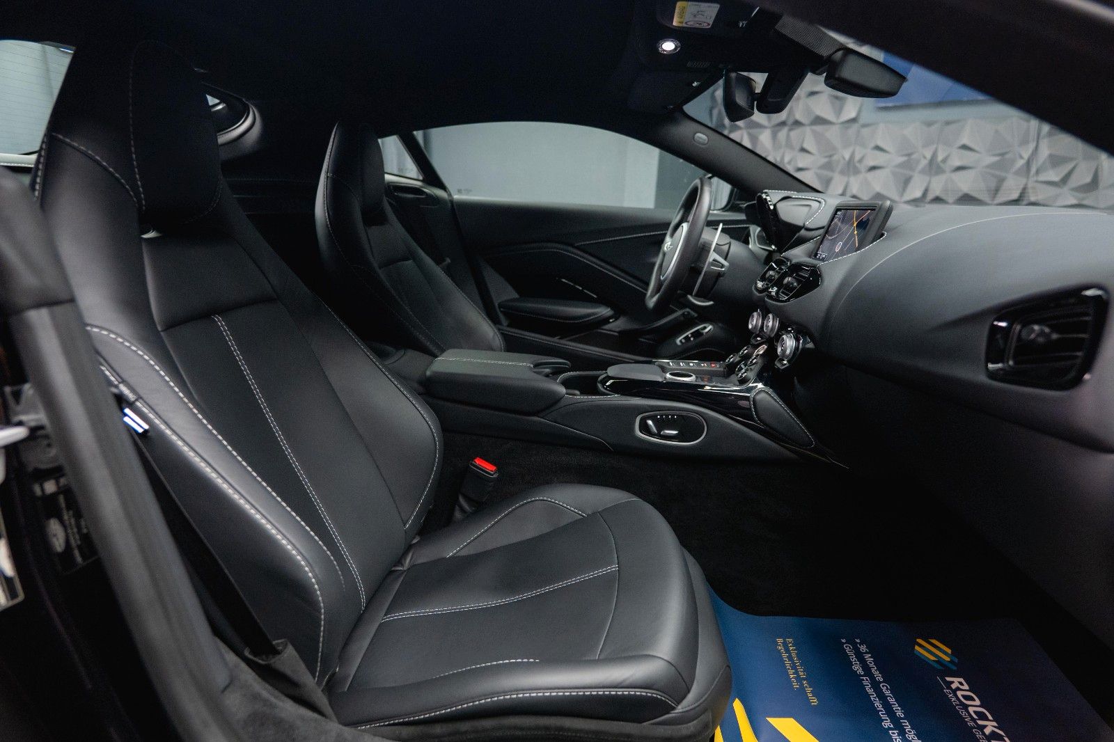 Fahrzeugabbildung Aston Martin V8 Vantage 4.0 V8 DB11 Coupe *1.Hand*360*Memory*