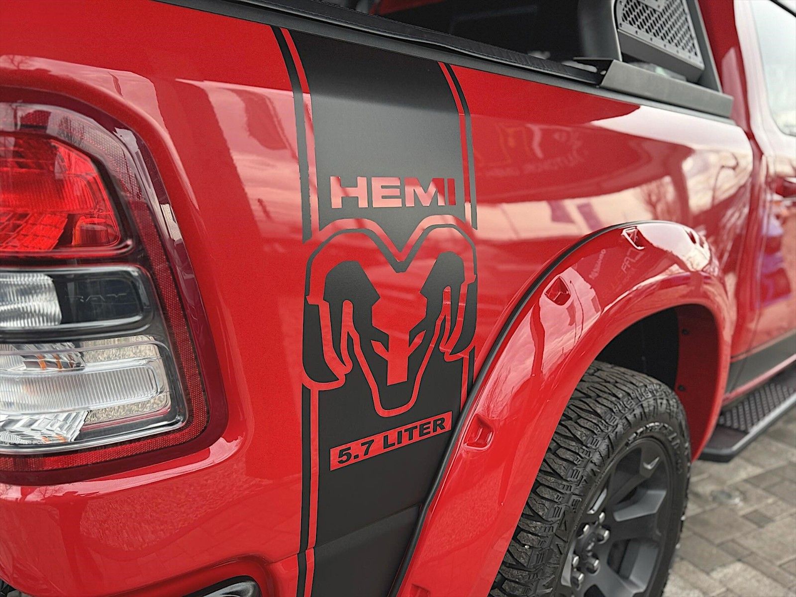 Fahrzeugabbildung Dodge RAM 5.7 V8 HEMI RED DEVIL Night Edition 4x4 LED