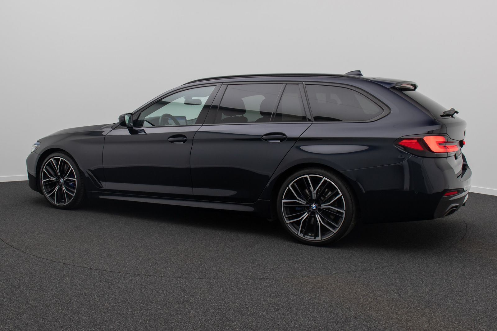 Fahrzeugabbildung BMW 540d xD M Sport Panorama HUD H/ K DAB SoftClose