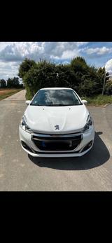 Peugeot Urban Move 208 - Peugeot e-208 mit Benzin-Antrieb