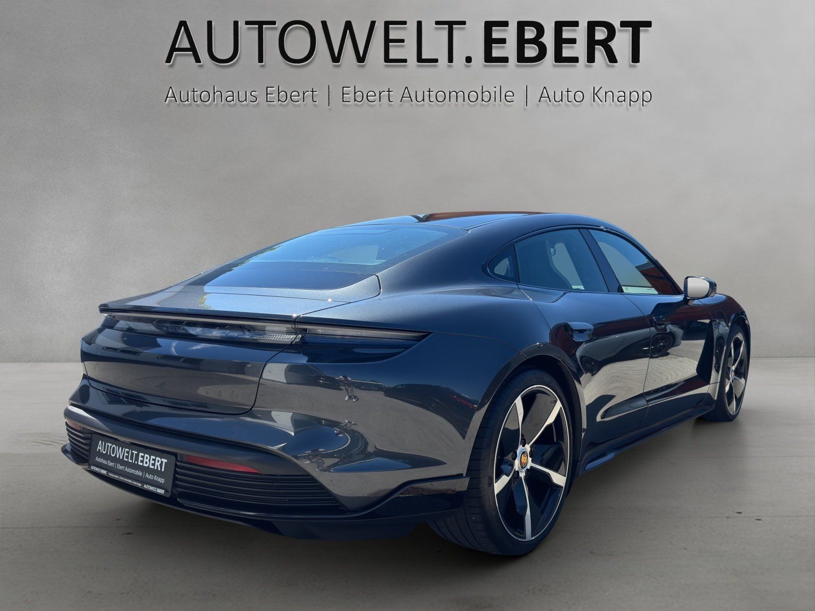 Fahrzeugabbildung Porsche Taycan Plus/SPORT-DESIGN/PASM/PANO/WÄRMEPUMPE/