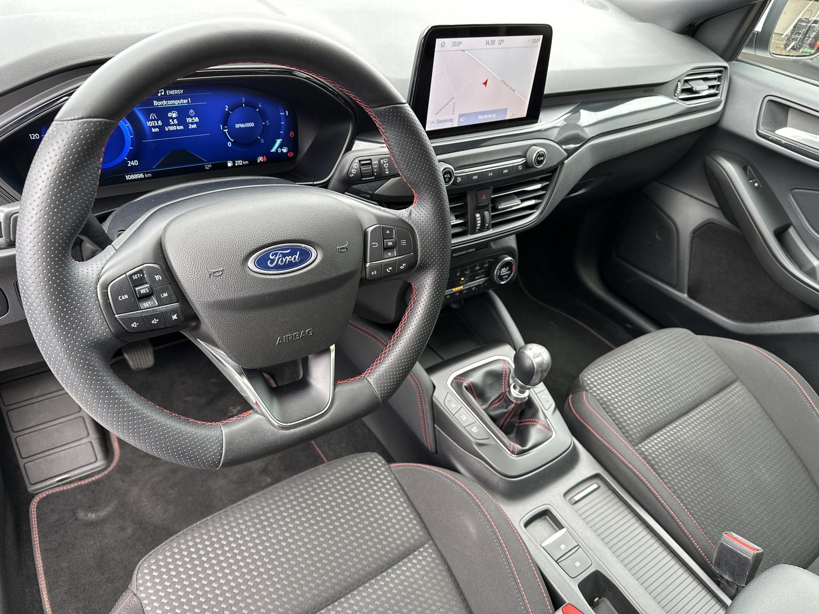 Fahrzeugabbildung Ford Focus Turnier 2.0 EB ST-Line X NAV+LED+PANO+KAM