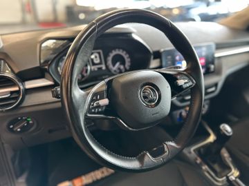 Skoda Fabia Tour *1. Hand*Klima*MirrorLink*LED*PDC*