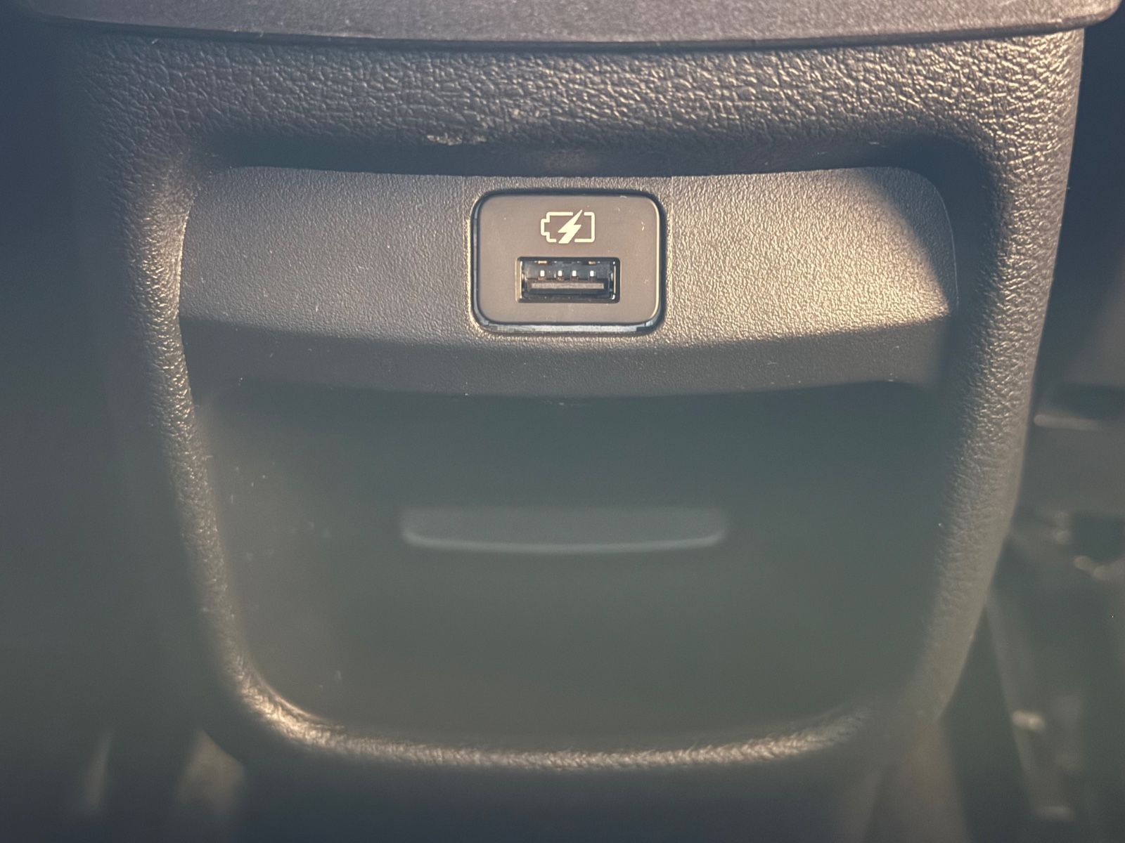 Fahrzeugabbildung Nissan Juke Hybrid N-Connecta - Navi,  Winter-P.