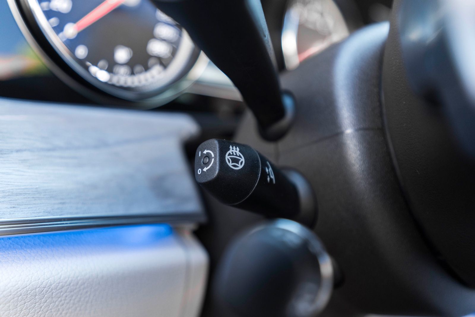 Fahrzeugabbildung Mercedes-Benz E 400 Cabrio 4Matic AMG HUD 360° BURMESTER ACC