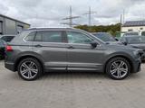 Volkswagen Tiguan 2.0 TDI R-Line PANO*AHK*MATRIX*NAVI*VC - Volkswagen Tiguan R line mit Diesel-Antrieb