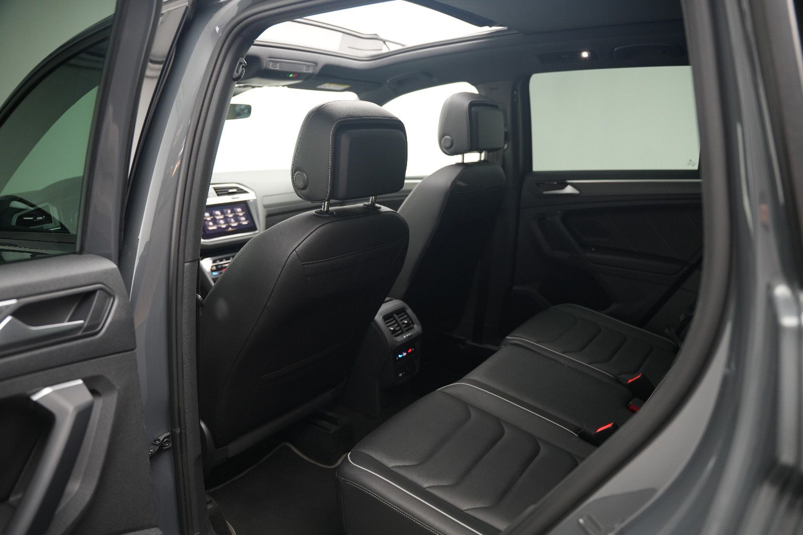 Fahrzeugabbildung Volkswagen Tiguan R-Line Hybrid *Panorama*360°Kam*Virtual