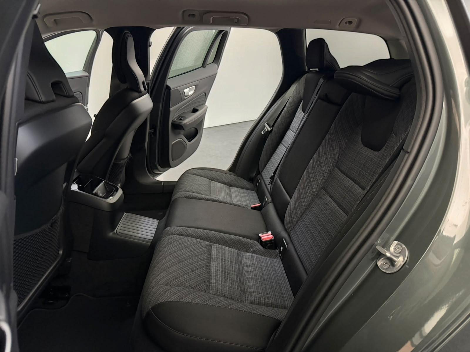 Volvo V60 Kombi Core Hybrid AWD*ACC*AHK*LED*KEYLESS