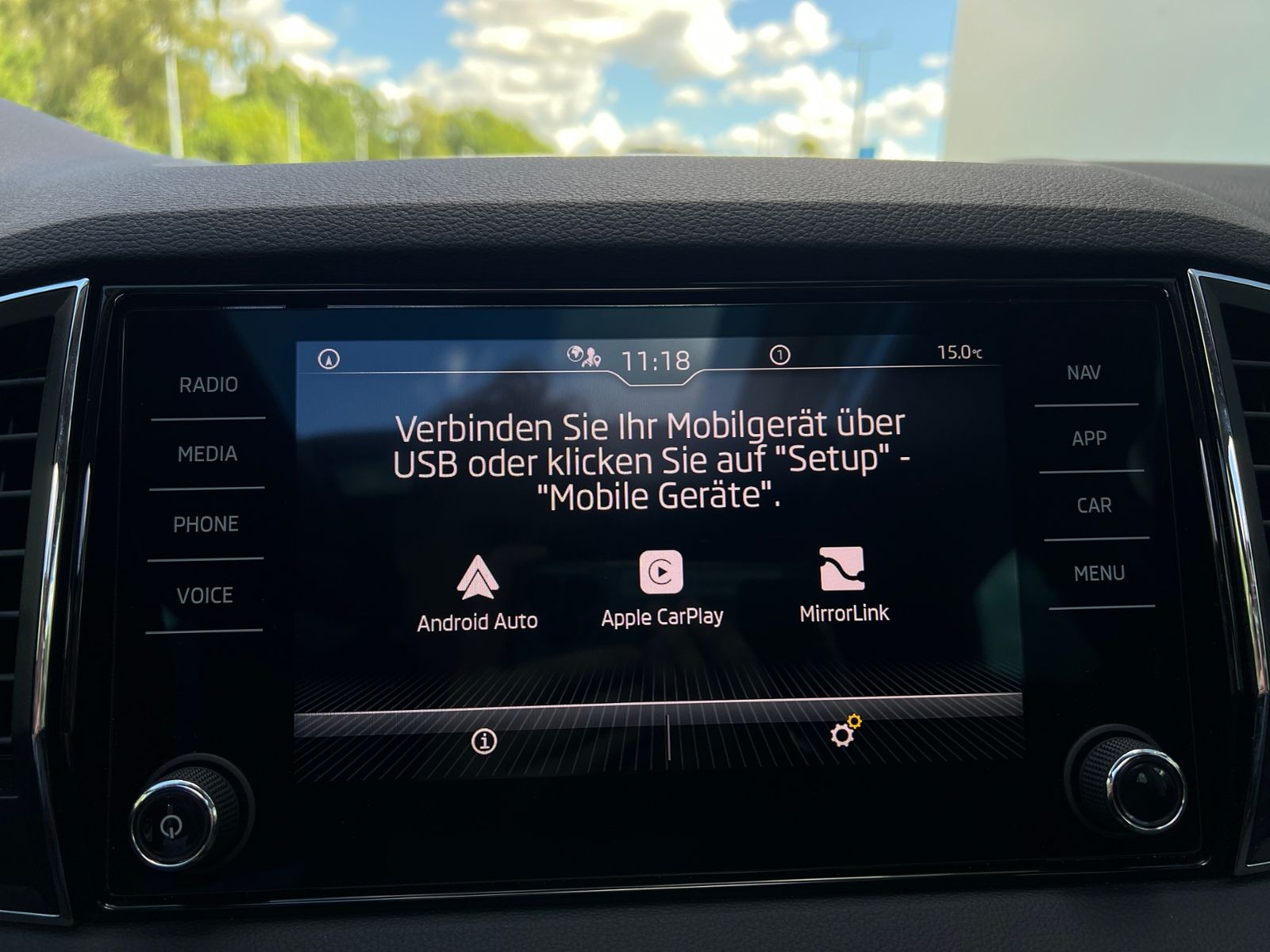Fahrzeugabbildung SKODA Karoq Clever 1.5 TSI DSG *LED,Pano,Navi,Kamera,1