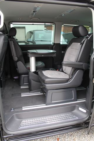 Volkswagen T6.1 Multivan Highline Black DSG 4Motion Extras!