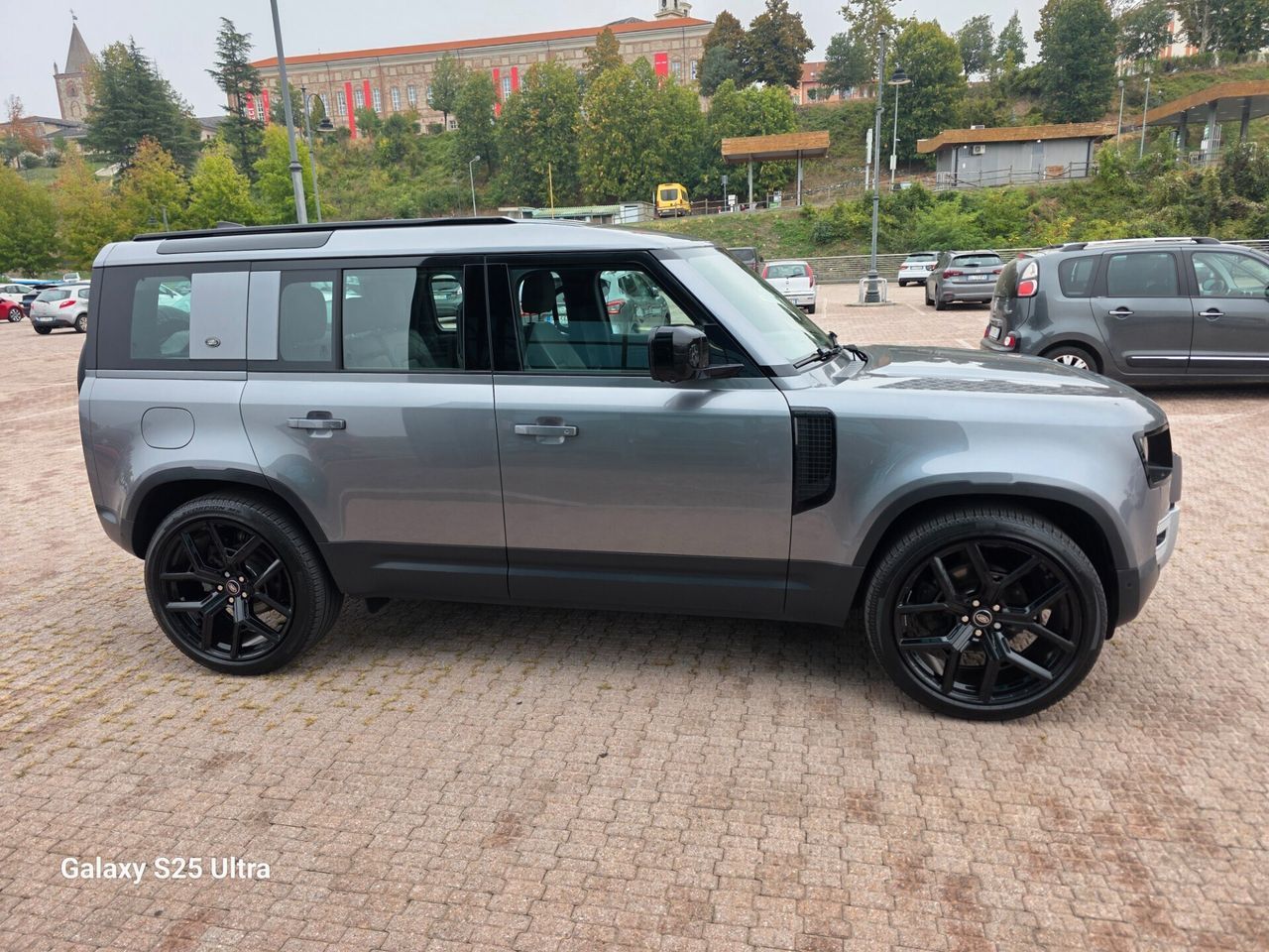 Land Rover Defender 110 3.0D I6 200CV X-Dynamic iva esposta imagem 3