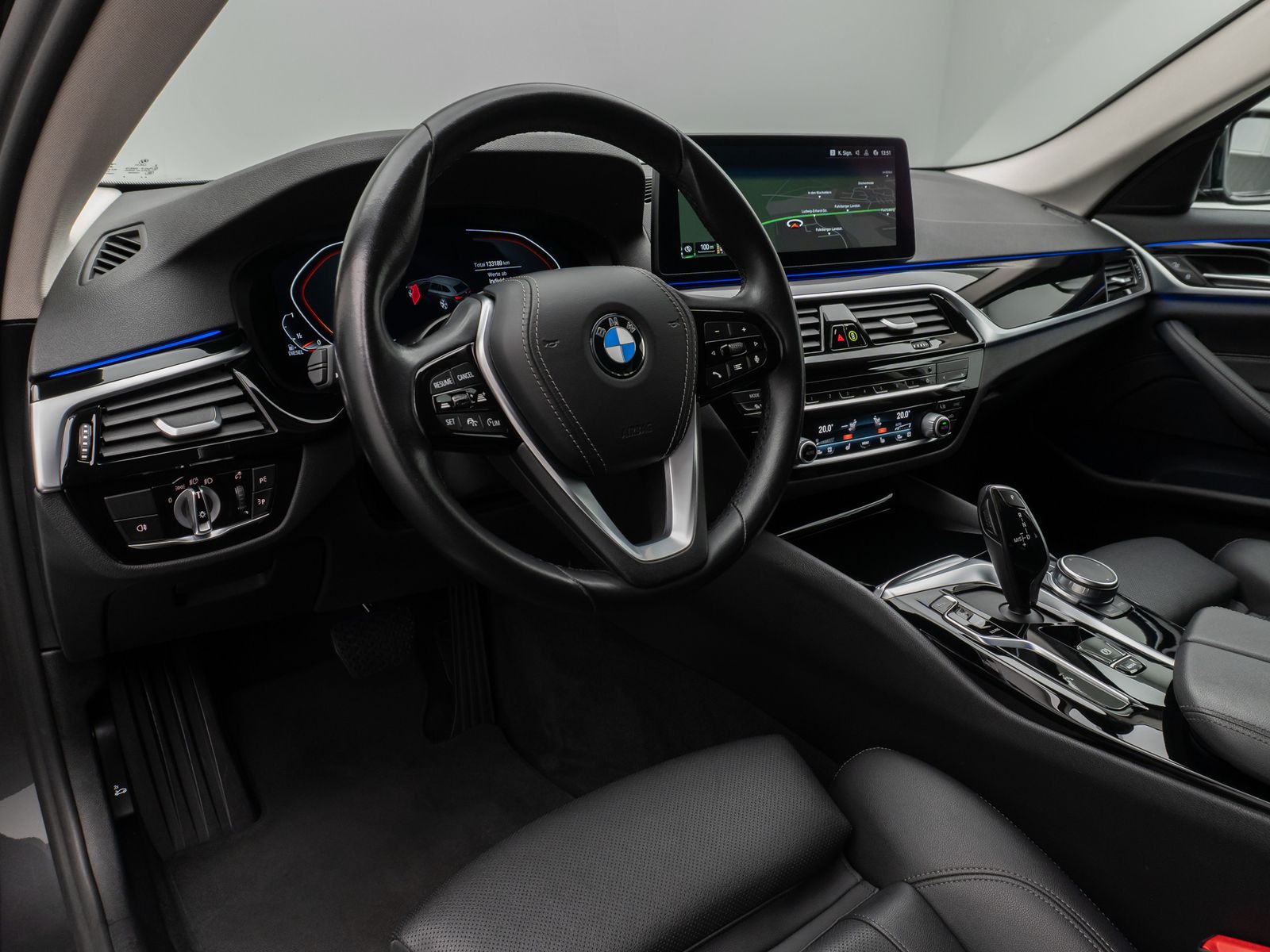 Fahrzeugabbildung BMW 520d Kamera Laser HUD DAB HiFi Stop&Go AHK Sport