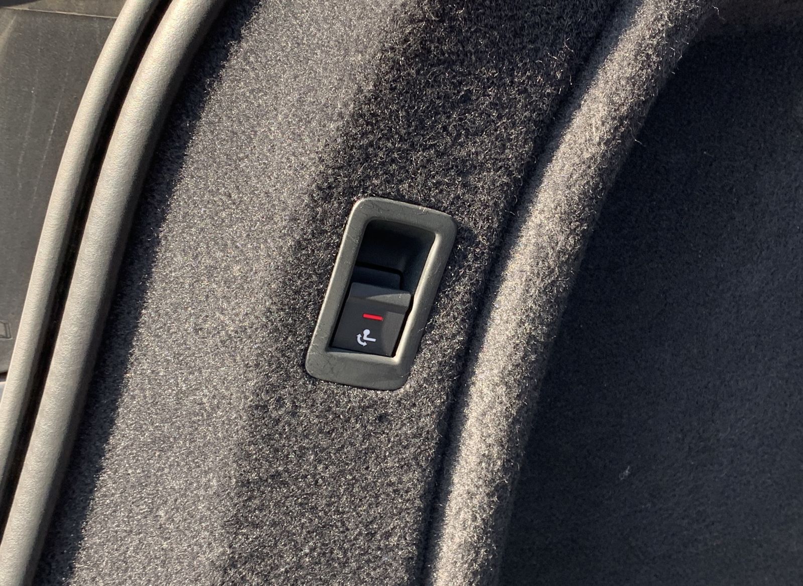 Fahrzeugabbildung Audi A4 2.0 TDI*S Line*Leder*Head-Up*VC*Cam*LED*AHK*