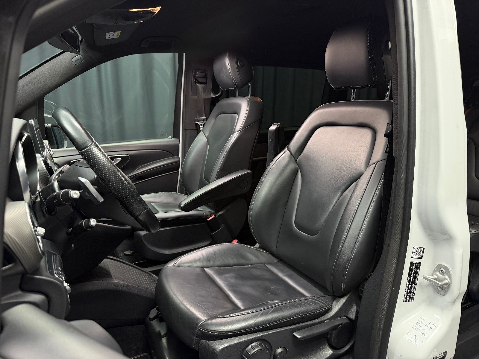Fahrzeugabbildung Mercedes-Benz V250d NIGHT EDITION 4MATIC lang AMG-LINE|360°|