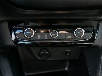 Opel Corsa e F Selection CarPlay Spurhalteassi. DAB