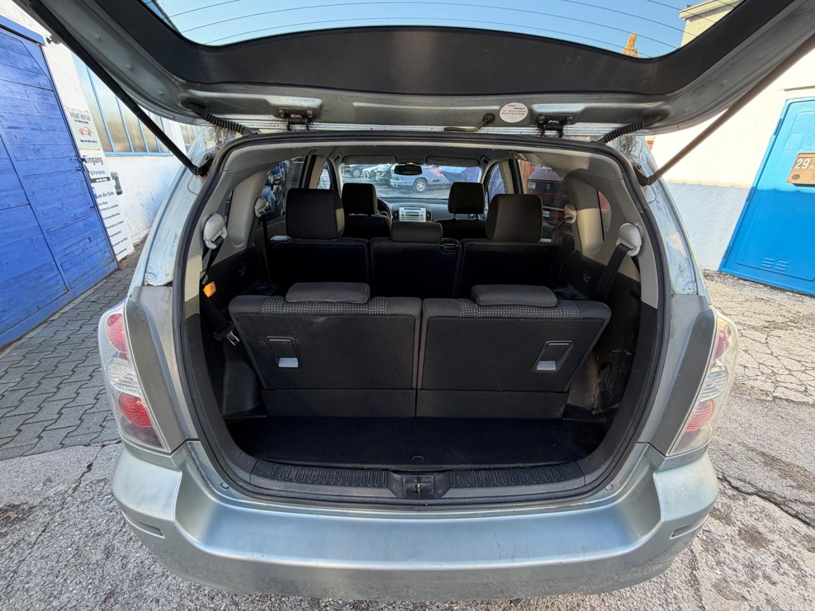 Toyota Corolla Verso 2009 — photo 13