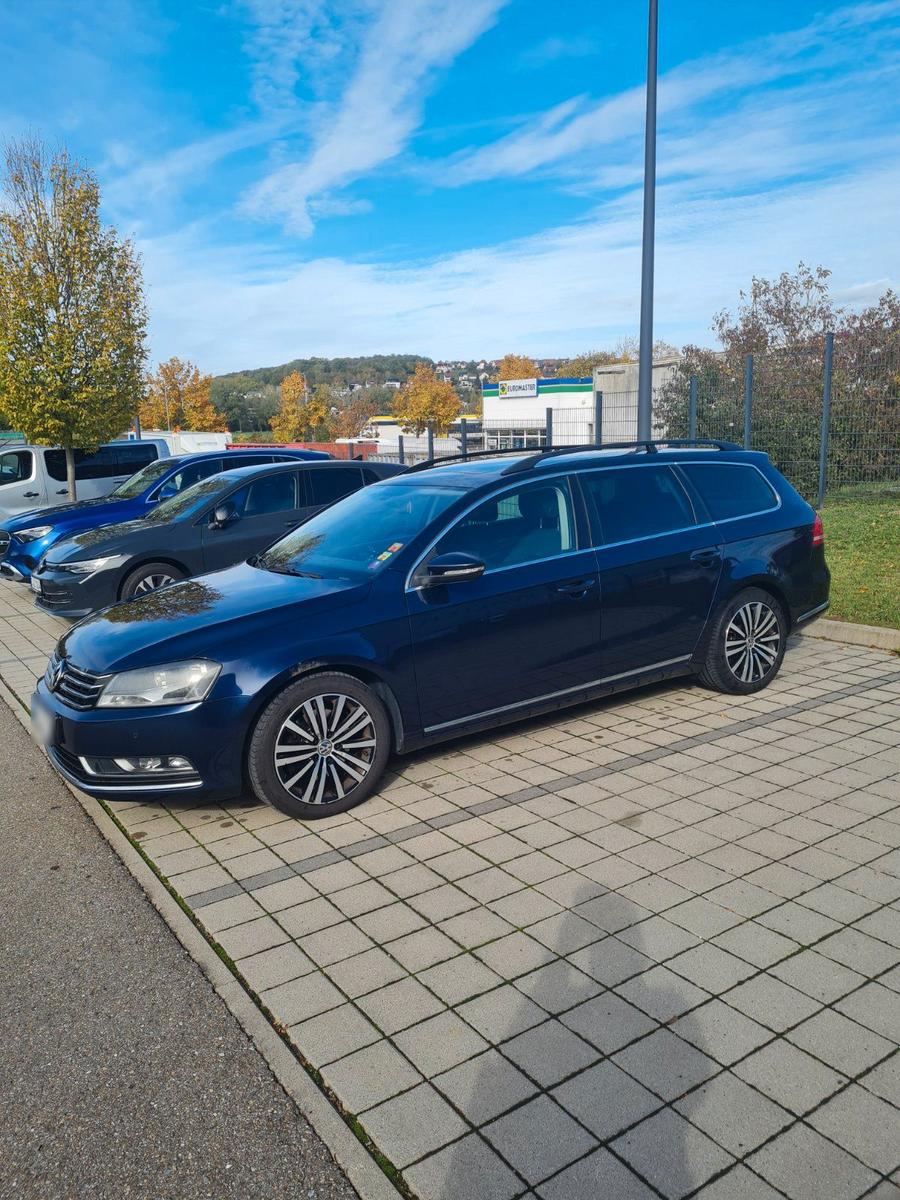 Volkswagen Passat 2011 — вигляд ззаду