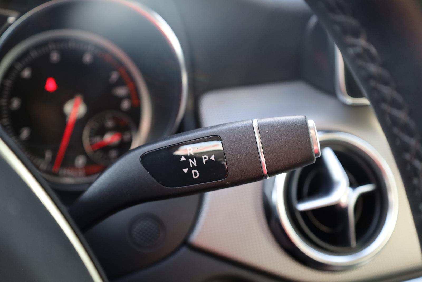 Mercedes-Benz GLA 200 Urban Aut. AHK LED 360° Navi Panorama