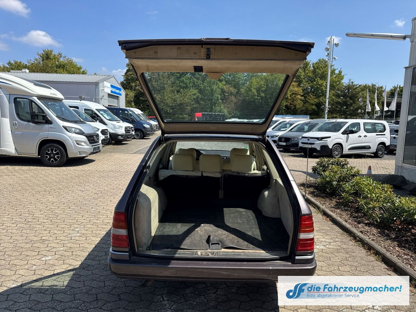 Fahrzeugabbildung Mercedes-Benz E 220 ET-Modell 220TE Alarm el.SP Spieg. *EXPORT
