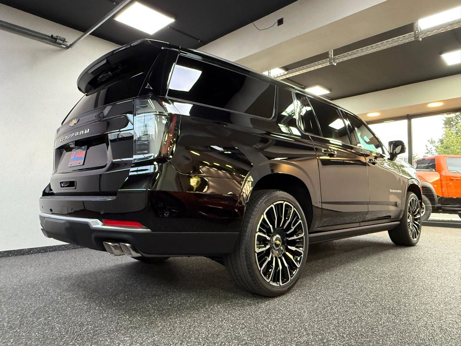 Fahrzeugabbildung Chevrolet 2026 SUBURBAN HIGH COUNTRY 24"-PANORAMA