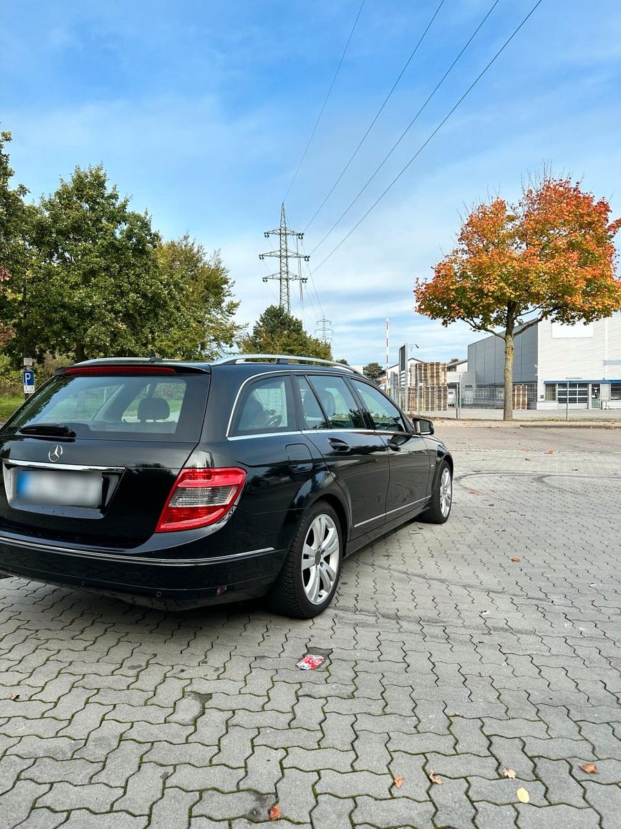 Mercedes-Benz C220 2009 — rear view