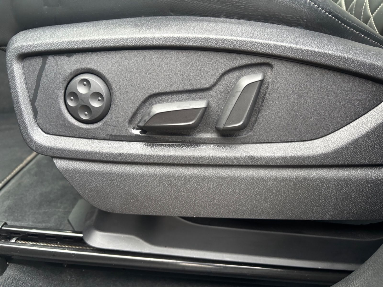 Fahrzeugabbildung Audi SQ5 Leder KAM SHZ NAVI