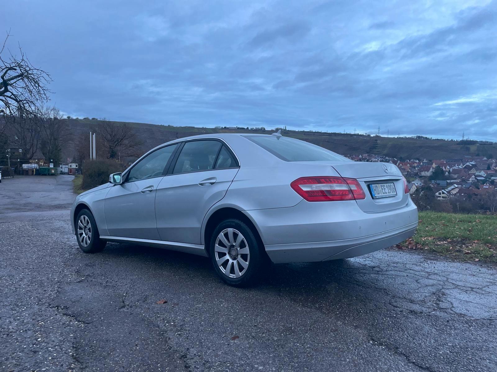 Mercedes-Benz E 220 CDI BlueEFFICIENCY Standard