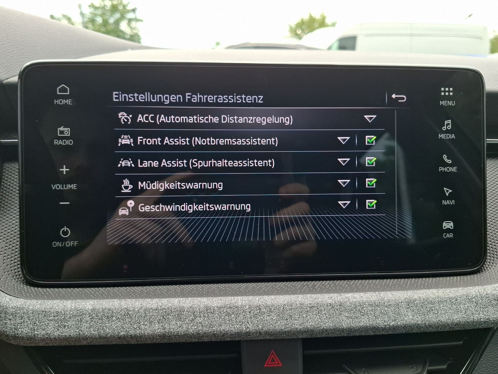 Fahrzeugabbildung SKODA Kamiq TSI Selection DSG LED Navi AID ACC RFK SHZ