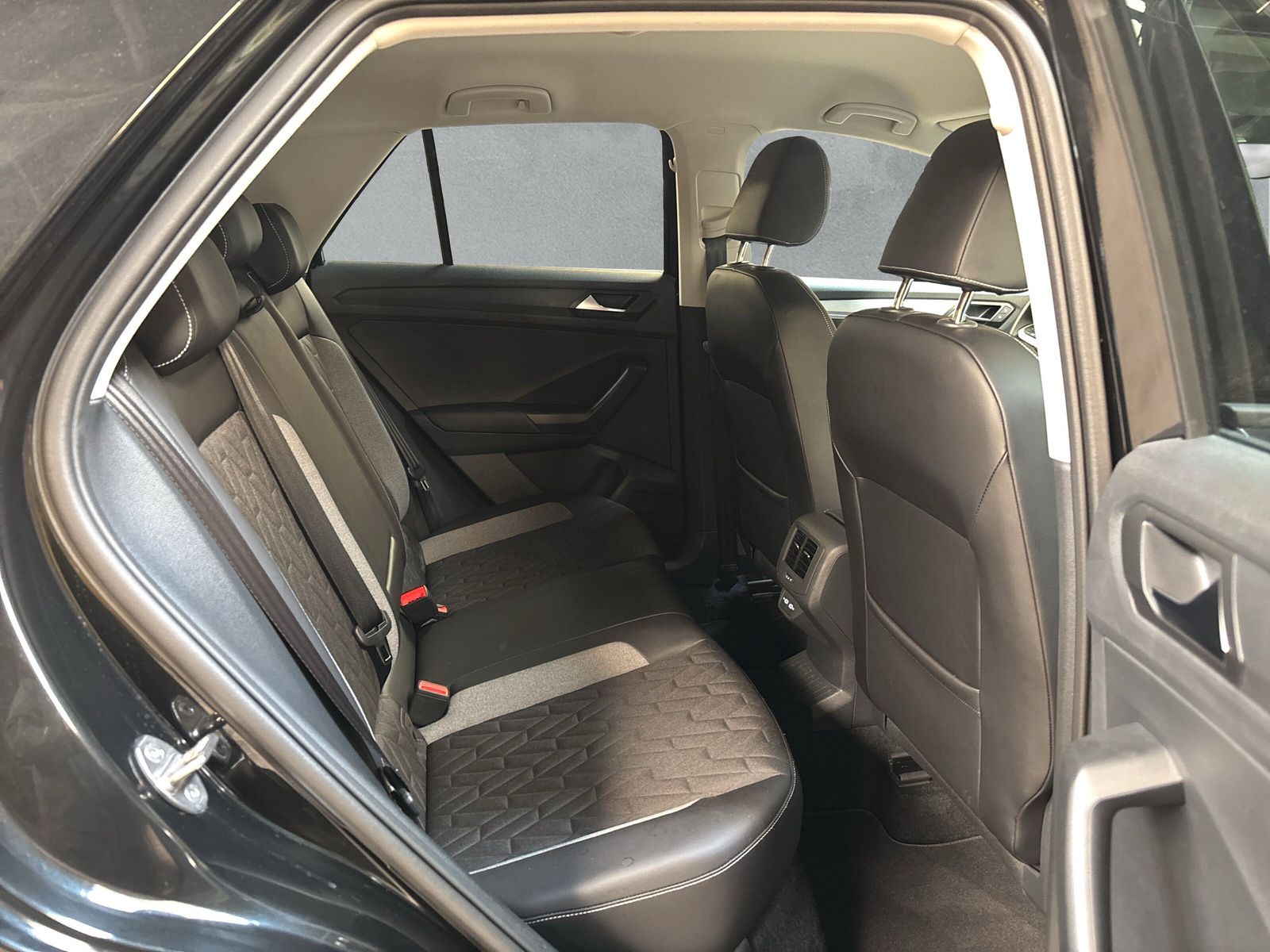 Fahrzeugabbildung Volkswagen T-Roc 2.0 TDI Goal AHK Kamera LED ACC