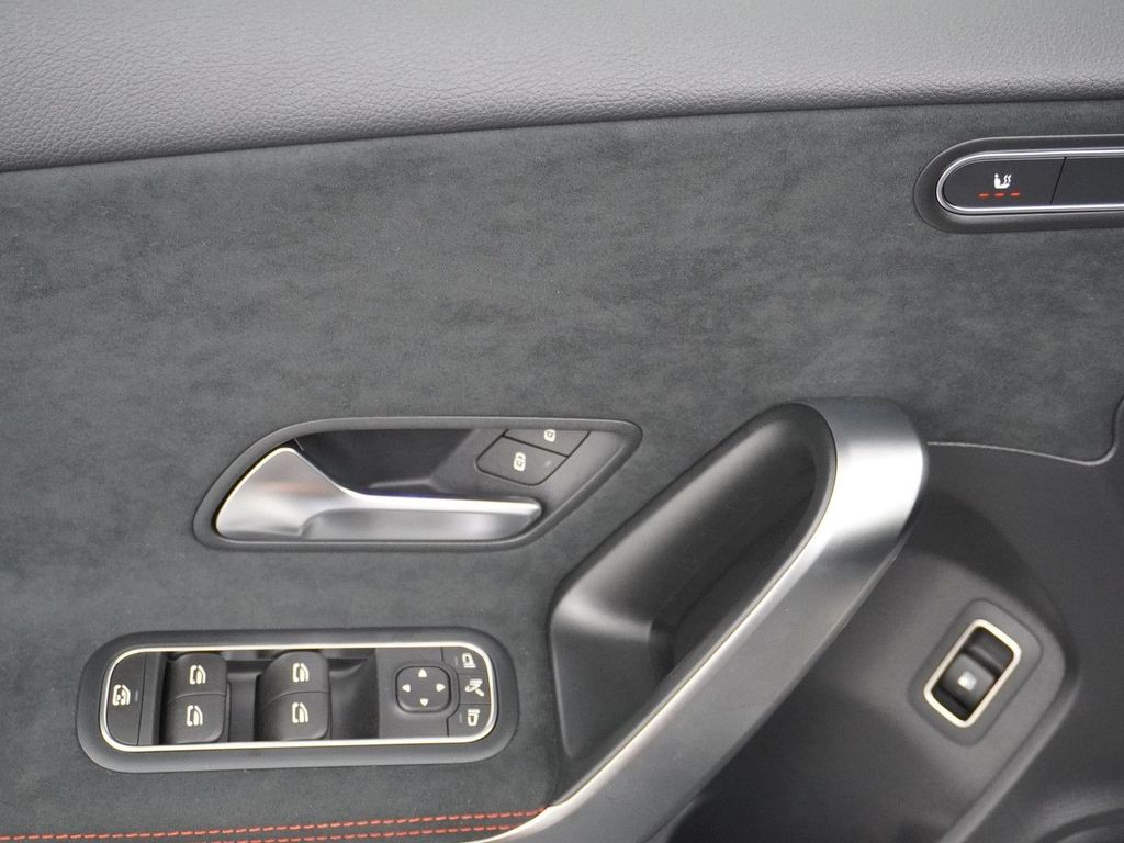 Mercedes-Benz A 250 e Star Edition AMG Line | Panorama - Schie
