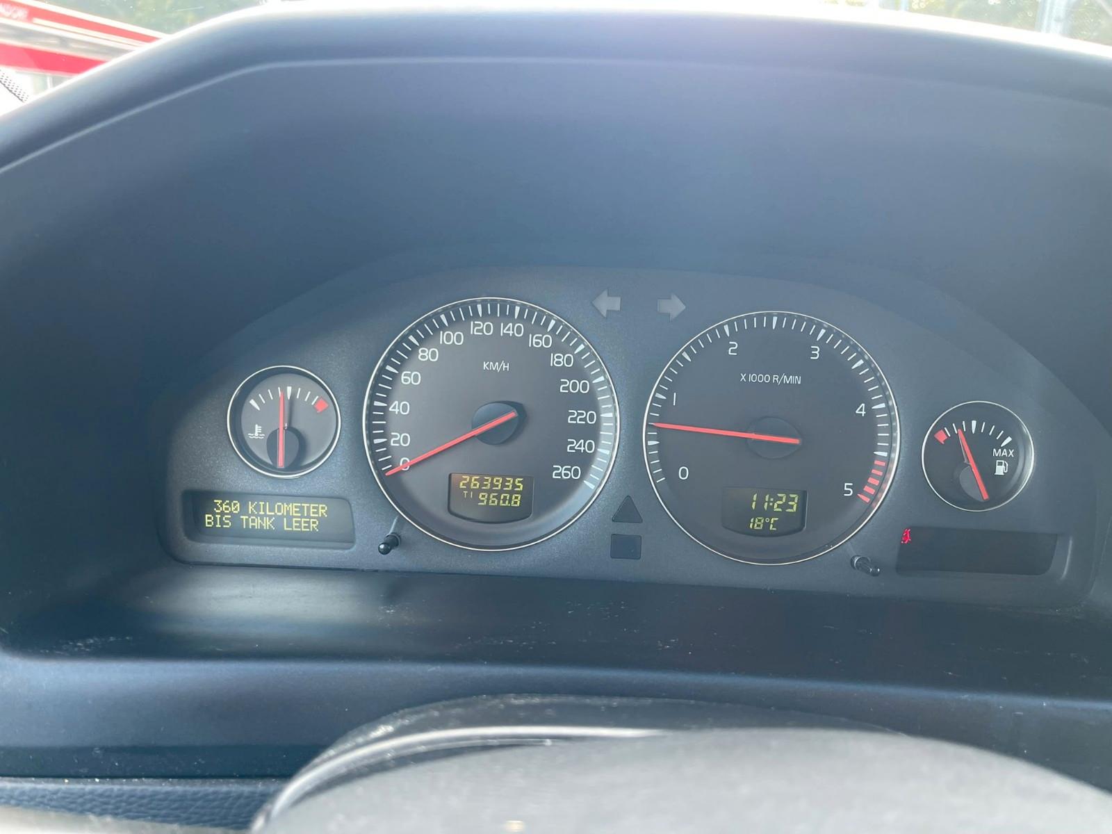 Volvo V70 2005 — photo 18