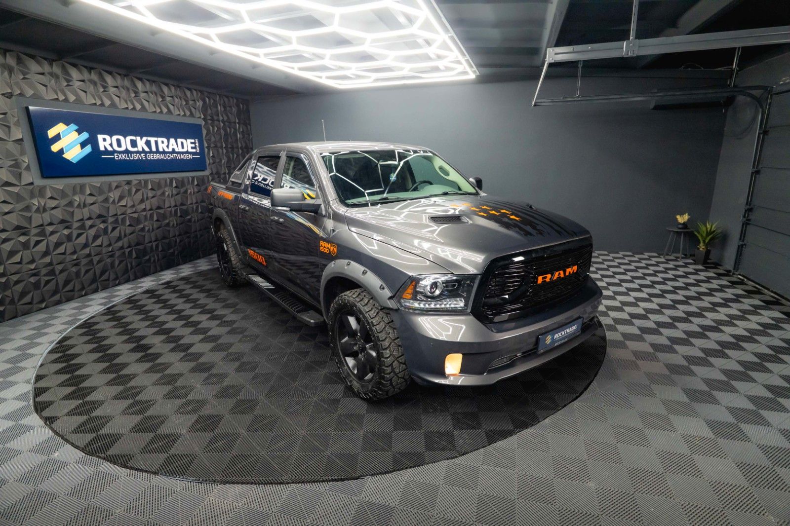 Fahrzeugabbildung Dodge RAM 5.7 V8 HEMI 4x4 OFFROAD Night-Paket *LED*