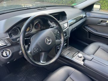 Mercedes E 220 - 12