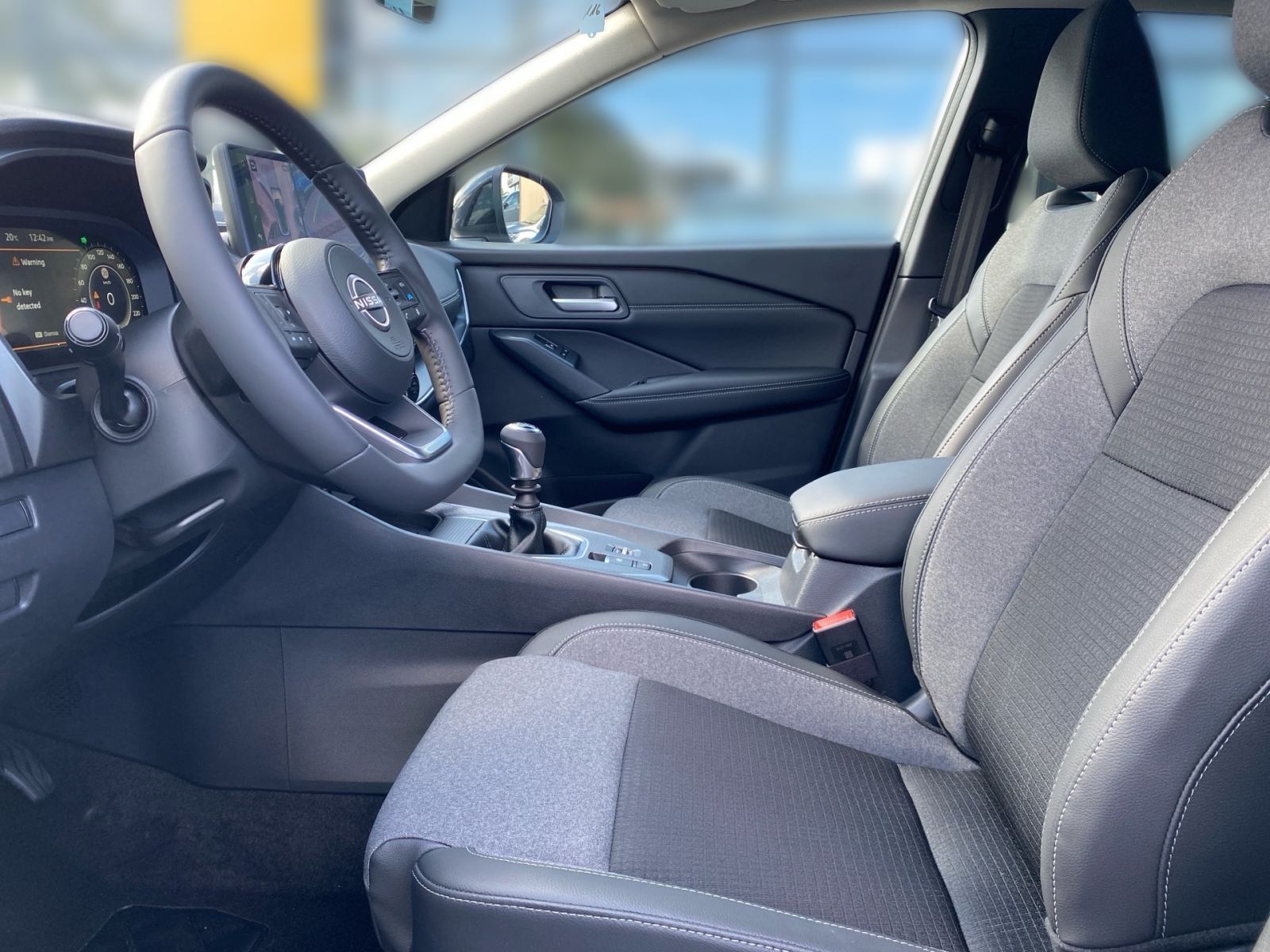 Fahrzeugabbildung Nissan QASHQAI 1.3 DIG-T MHEV 158 PS MT 4x2 N-Connecta