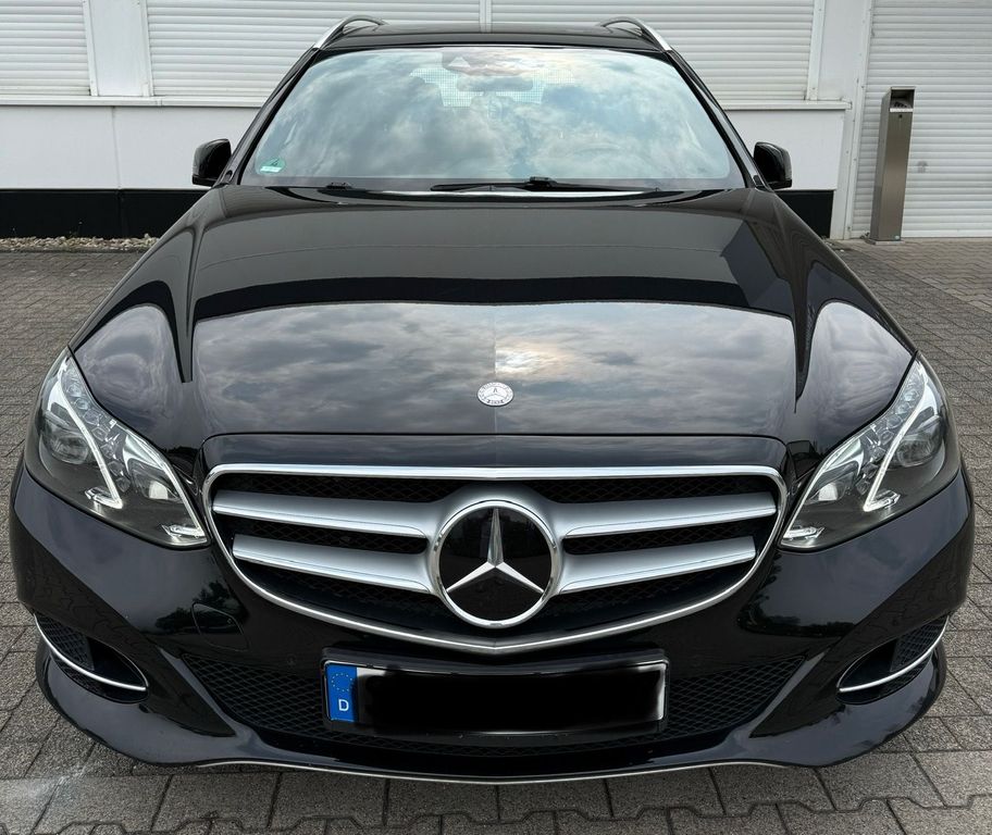 Image of Mercedes-Benz E 220