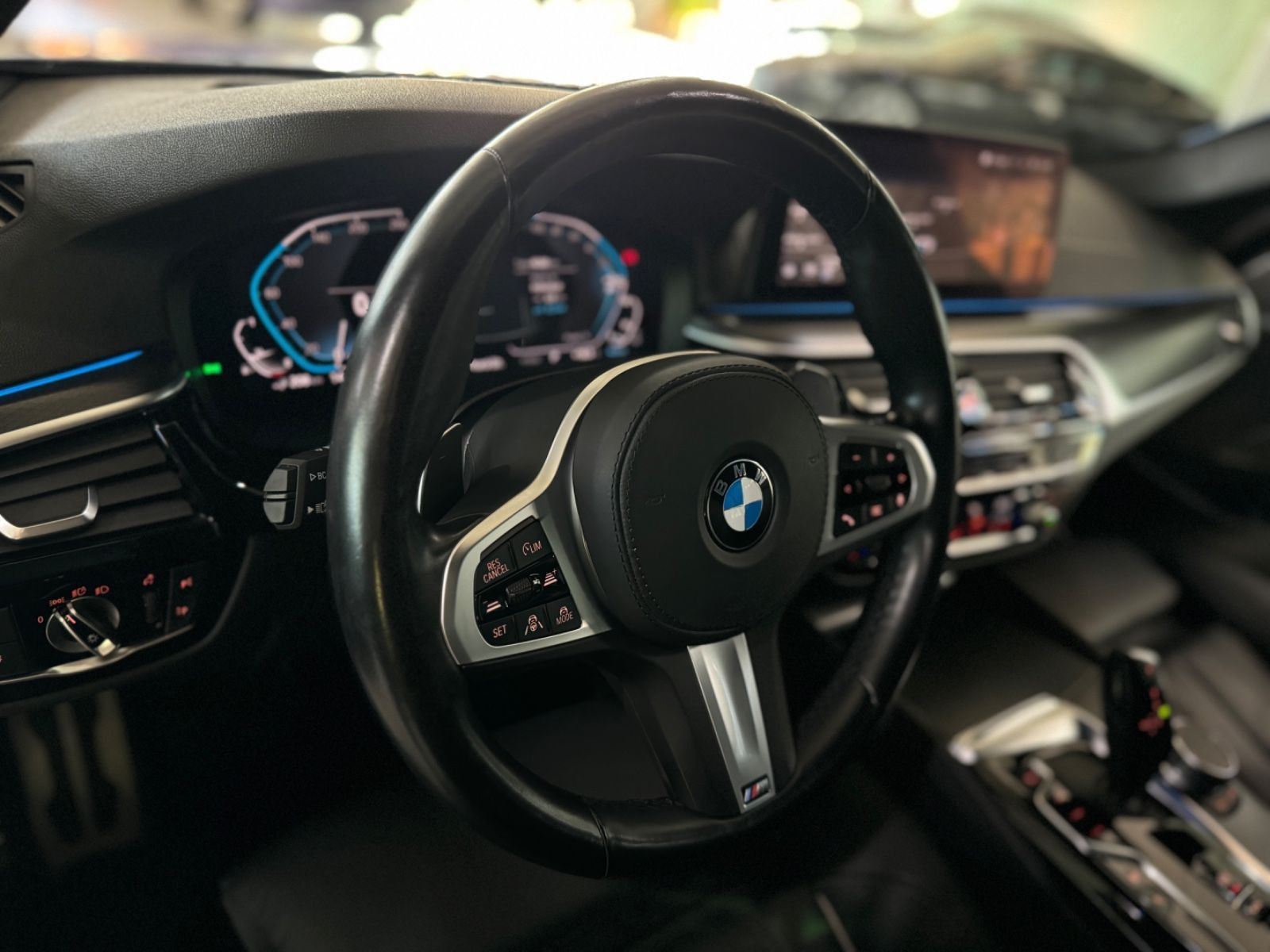 Fahrzeugabbildung BMW 530e M Sport Kamera Laser HUD DAB H/K Komfort