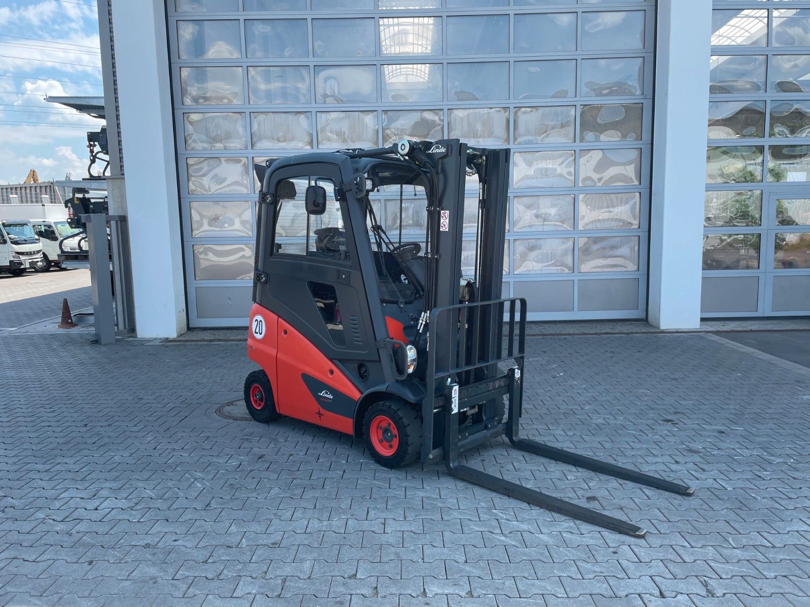 Fahrzeugabbildung Linde H14D-01 / HH 4,6m / 1.453h / Diesel / SS / Waage