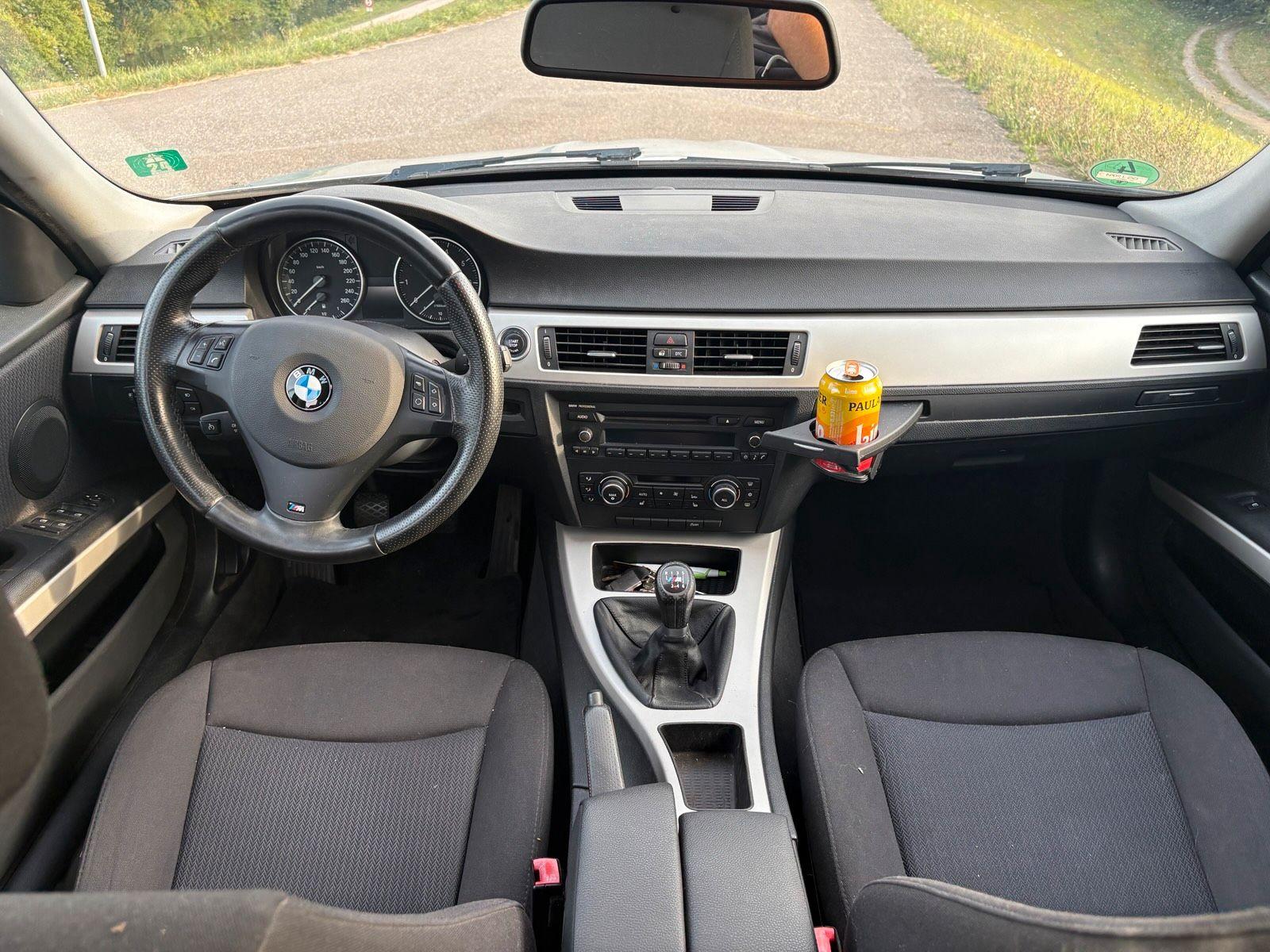 BMW 318 2010 — photo 7