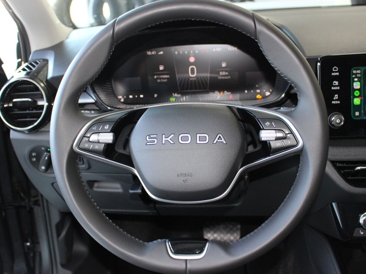 Fahrzeugabbildung SKODA Fabia 1.0 TSI Selection RFK/PDC/APP/beheizbare