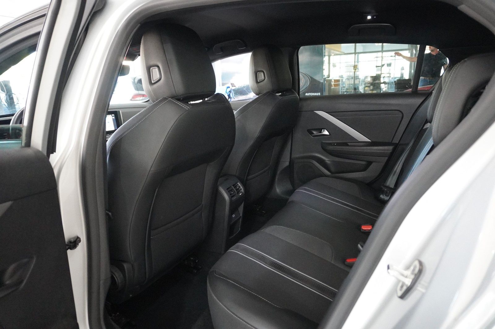 Fahrzeugabbildung Opel Astra L Lim. 1.6 HYBRID GS SPORT NAVI/360°/SPORT