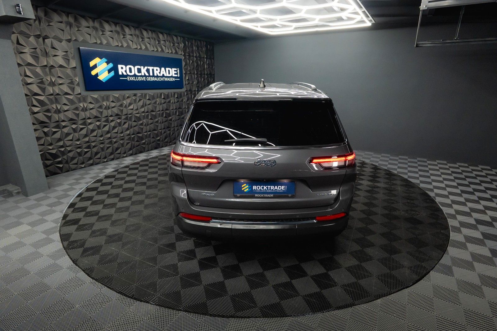 Fahrzeugabbildung Jeep Grand Cherokee 3.6 4x4 LAREDO L ACC Kamera 19%