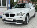 BMW X1 20d sDrive Advantage 1.Hand/BiXen/AHK/SHZ/PDC - BMW X1 Gebrauchtwagen in München