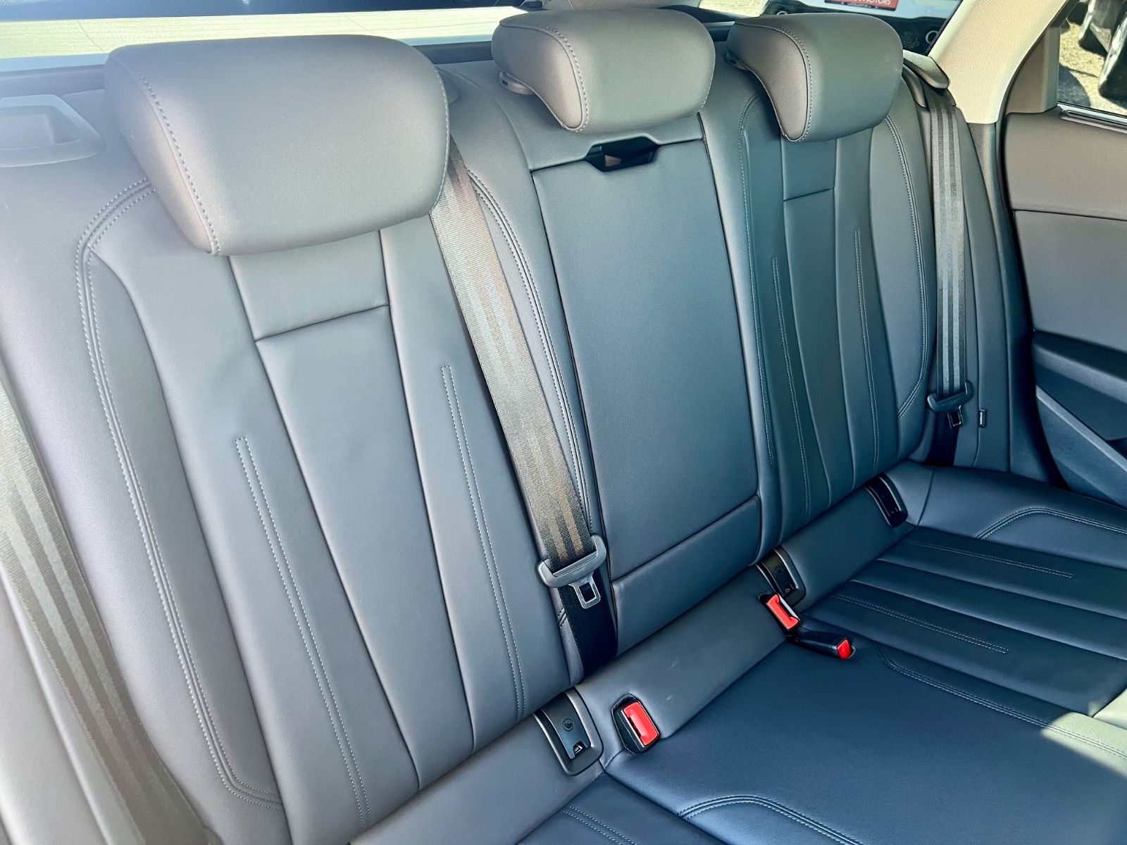 AUDI A4 Avant TDI LEDER AHK LED SHZ NAVI KAMERA